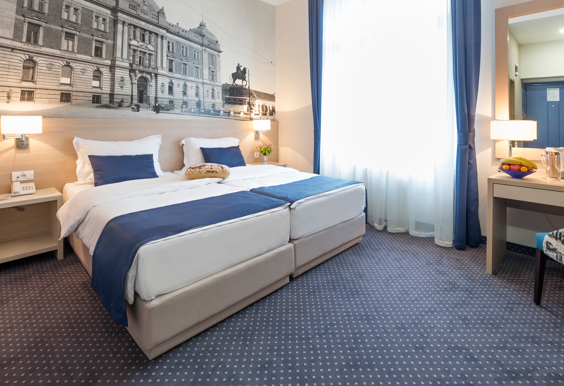 Deluxe dvokrevetna ili twin soba (pogled na grad)